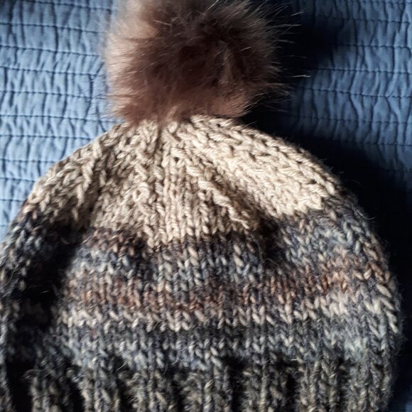 Hand knitted hat - Picture 3 of 3